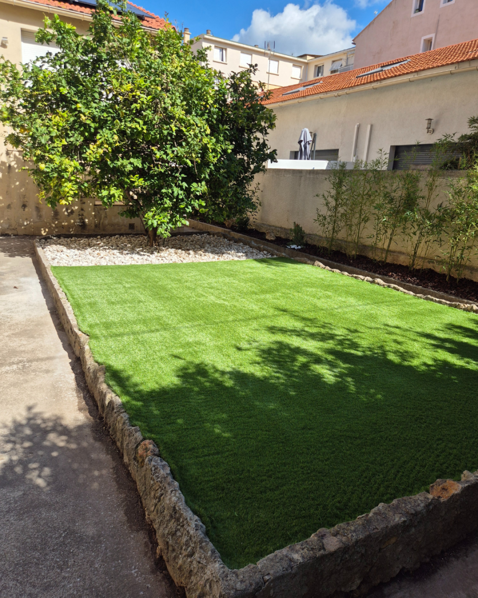 Redonnez vie à vos espaces extérieurs grâce à la remise en état et l’aménagement de votre jardin à Toulon dans le Var